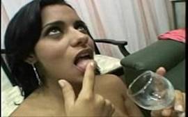 Andrea Lyra bebendo gozo do brasileiro