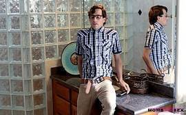 Nerd transando com duas ninfetinhas lindas da faculdade