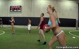 novinhas do sexo dando para o time de futebol