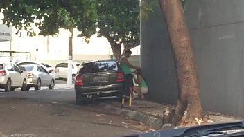 Putaria no bloco carnaval de rua rolou flagras amadores de novinha bêbada fazendo boquete gostoso