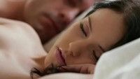Ninfetinha gostosa fazendo sexo delicioso na cama