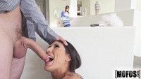 Esposa fazendo boquete no marido sem vergonha
