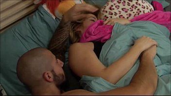 Câmera escondida flagra sexo no BBB com participante safado metendo a pica em sua ficante gostosa